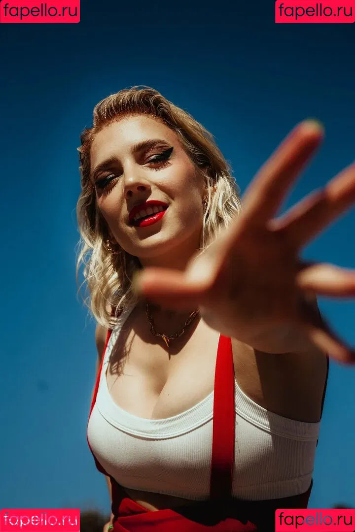 Courtney Miller / co_mill / pikagurlx / typicalvlogs Onlyfans Photo Gallery 