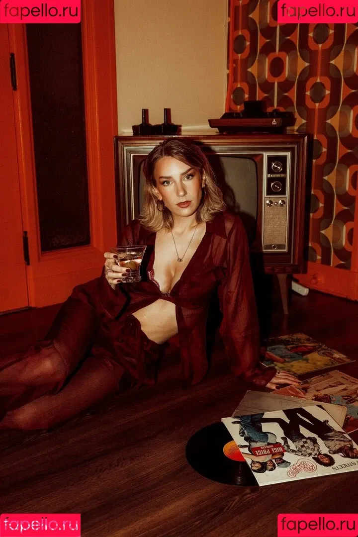 Courtney Miller / co_mill / pikagurlx / typicalvlogs Onlyfans Photo Gallery 