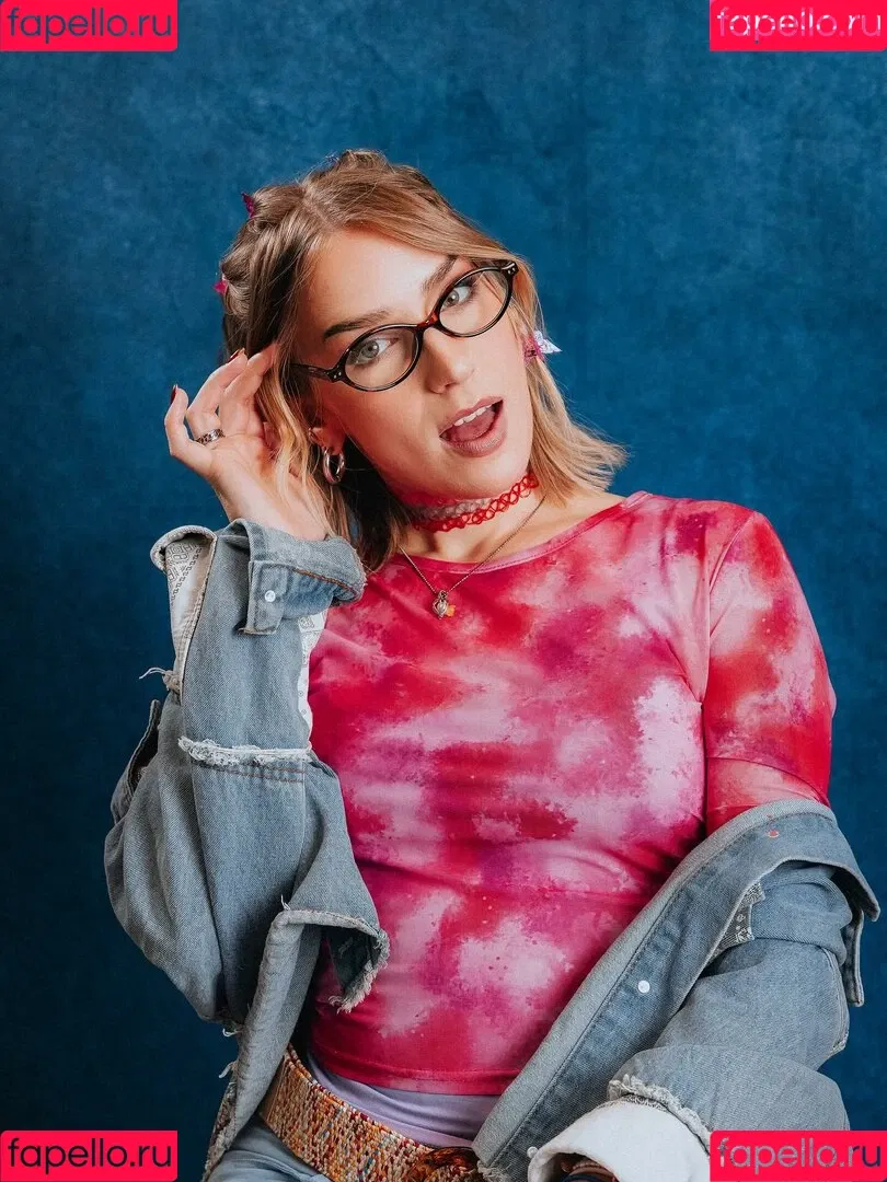 Courtney Miller / co_mill / pikagurlx / typicalvlogs Onlyfans Photo Gallery 