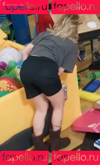 Courtney Miller / co_mill / pikagurlx / typicalvlogs Onlyfans Photo Gallery 