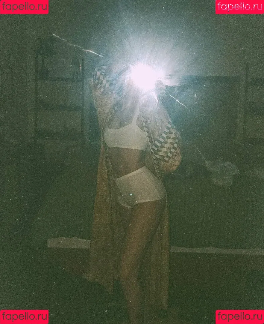 Courtney Miller / co_mill / pikagurlx / typicalvlogs Onlyfans Photo Gallery 
