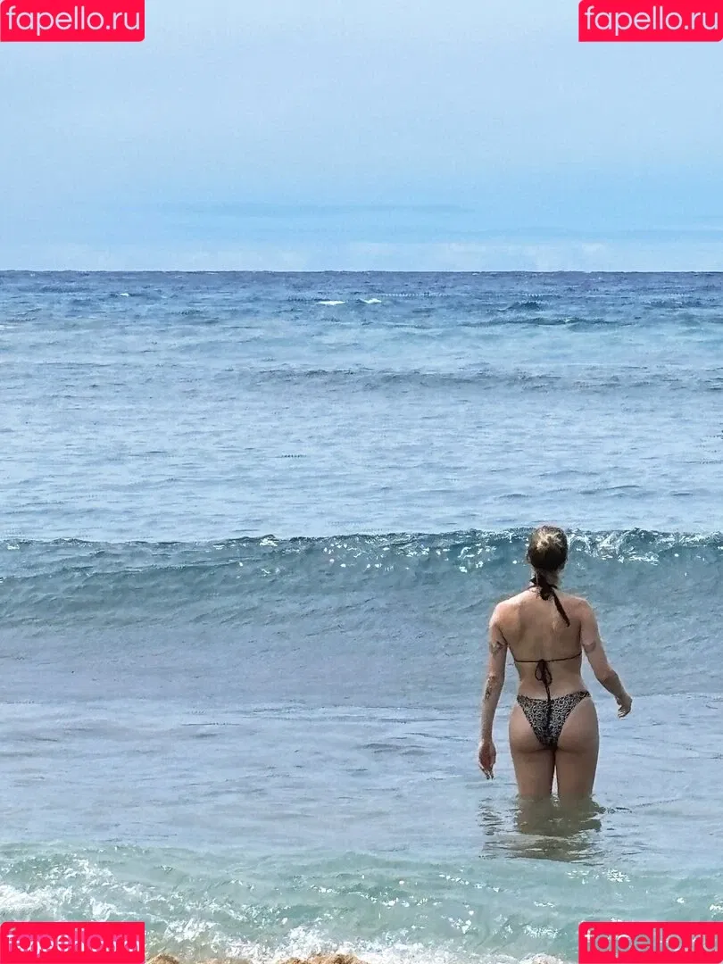 Courtney Miller / co_mill / pikagurlx / typicalvlogs Onlyfans Photo Gallery 