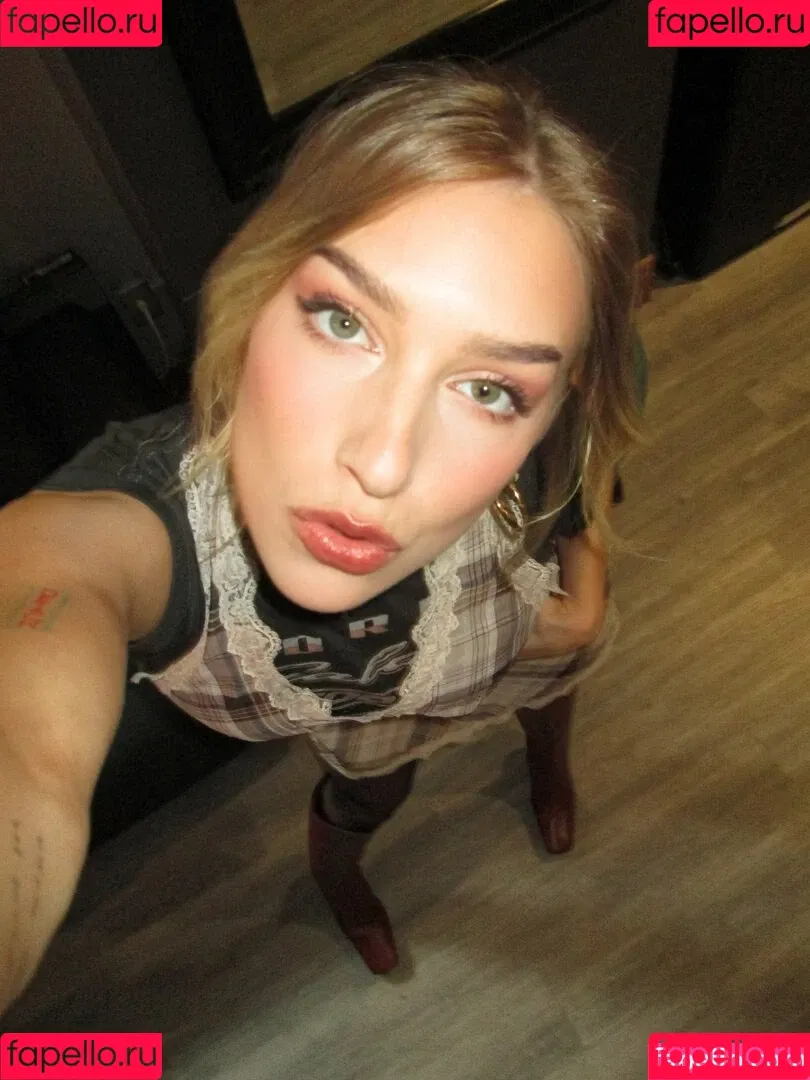 Courtney Miller / co_mill / pikagurlx / typicalvlogs Onlyfans Photo Gallery 