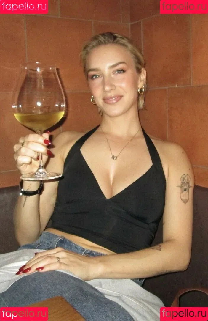 Courtney Miller / co_mill / pikagurlx / typicalvlogs Onlyfans Photo Gallery 