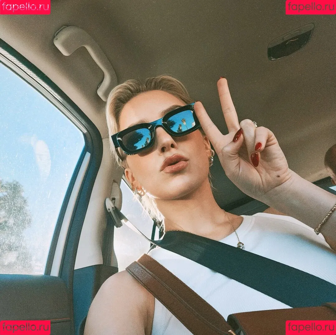 Courtney Miller / co_mill / pikagurlx / typicalvlogs Onlyfans Photo Gallery 