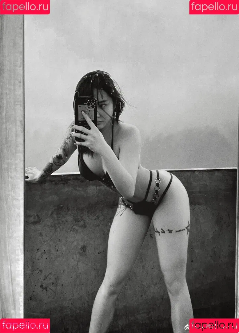 Hitomi Songyuxin / Lindsay78690789 / i_am_hitomi_1994 / songyuxinhitomi Onlyfans Photo Gallery 