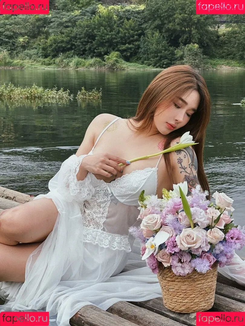 Hitomi Songyuxin / Lindsay78690789 / i_am_hitomi_1994 / songyuxinhitomi Onlyfans Photo Gallery 