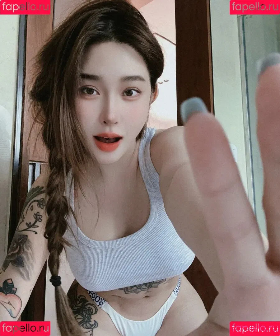 Hitomi Songyuxin / Lindsay78690789 / i_am_hitomi_1994 / songyuxinhitomi Onlyfans Photo Gallery 