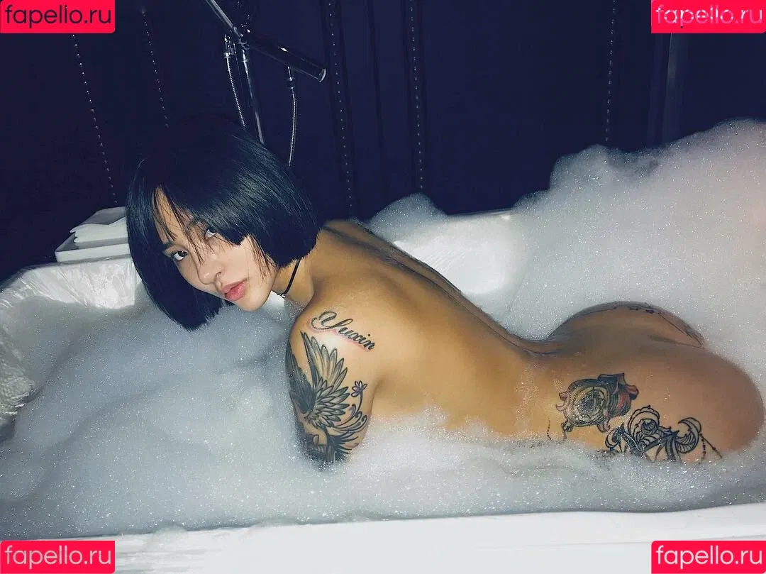 Hitomi Songyuxin / Lindsay78690789 / i_am_hitomi_1994 / songyuxinhitomi Onlyfans Photo Gallery 