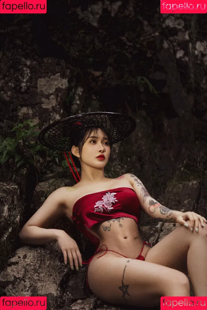 Hitomi Songyuxin / Lindsay78690789 / i_am_hitomi_1994 / songyuxinhitomi Onlyfans Photo Gallery 