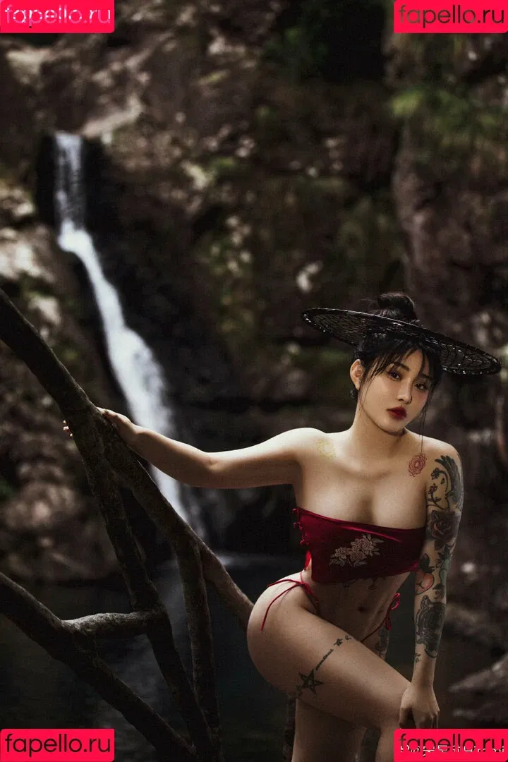 Hitomi Songyuxin / Lindsay78690789 / i_am_hitomi_1994 / songyuxinhitomi Onlyfans Photo Gallery 