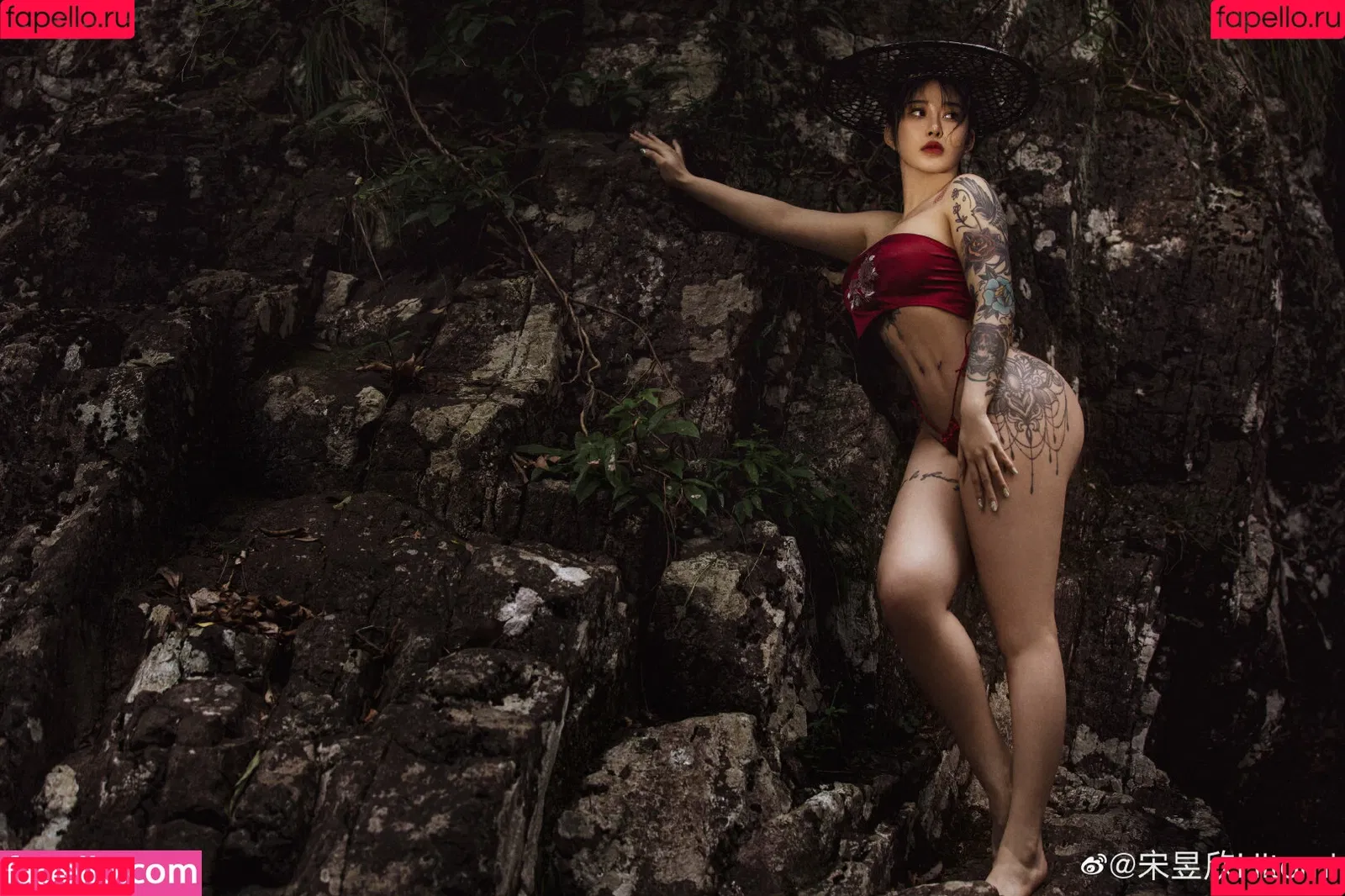 Hitomi Songyuxin / Lindsay78690789 / i_am_hitomi_1994 / songyuxinhitomi Onlyfans Photo Gallery 