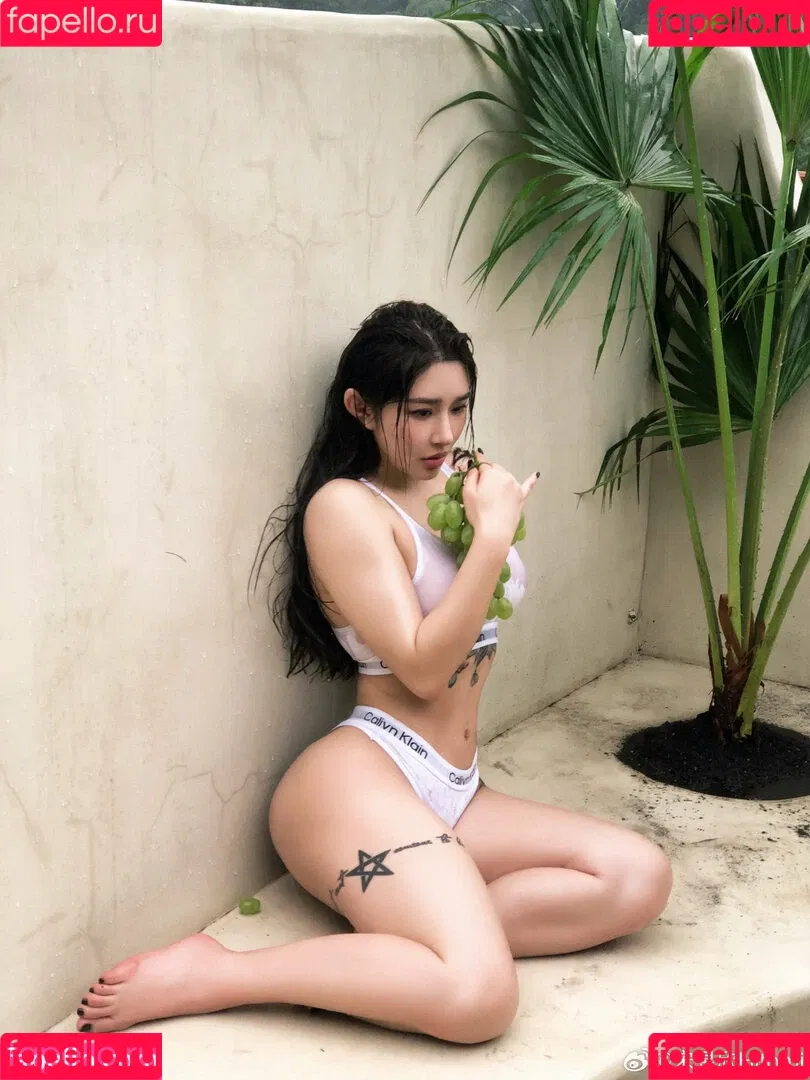 Hitomi Songyuxin / Lindsay78690789 / i_am_hitomi_1994 / songyuxinhitomi Onlyfans Photo Gallery 