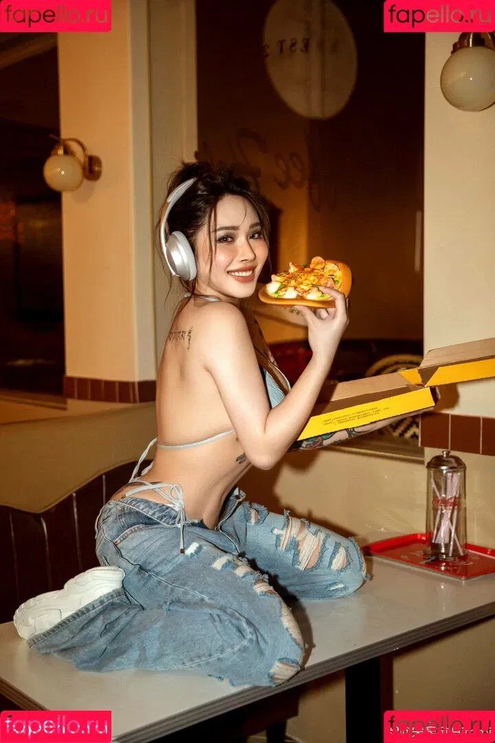 Hitomi Songyuxin / Lindsay78690789 / i_am_hitomi_1994 / songyuxinhitomi Onlyfans Photo Gallery 