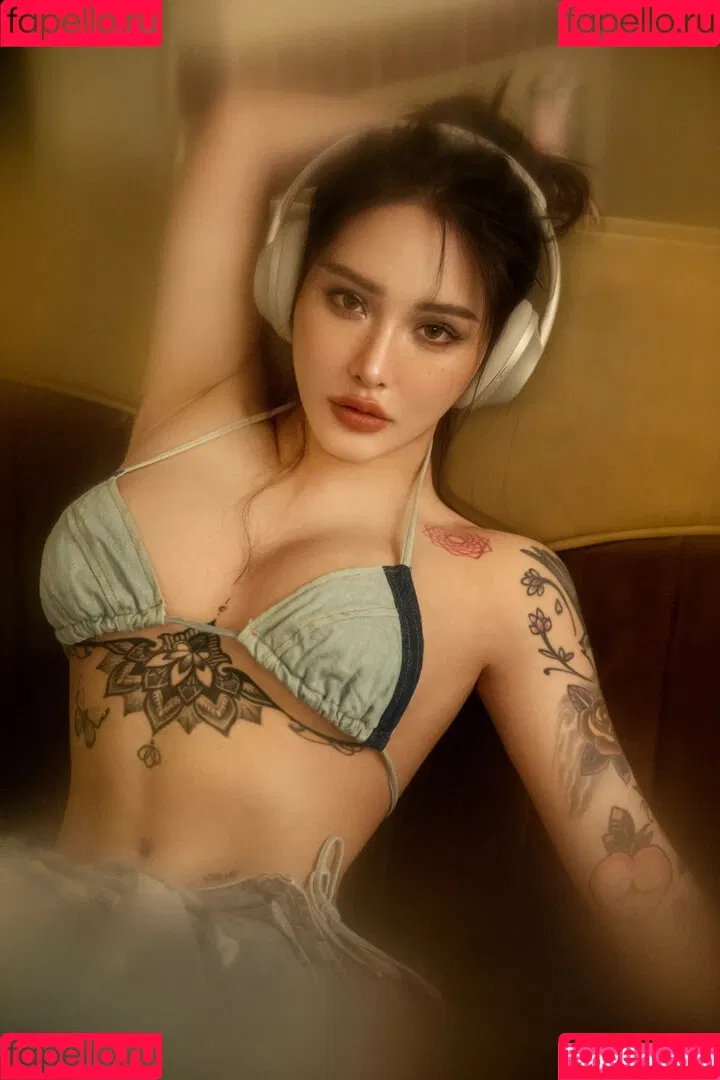 Hitomi Songyuxin / Lindsay78690789 / i_am_hitomi_1994 / songyuxinhitomi Onlyfans Photo Gallery 