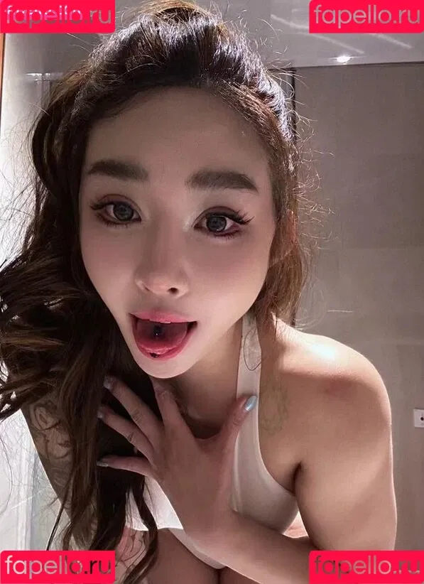 Hitomi Songyuxin / Lindsay78690789 / i_am_hitomi_1994 / songyuxinhitomi Onlyfans Photo Gallery 