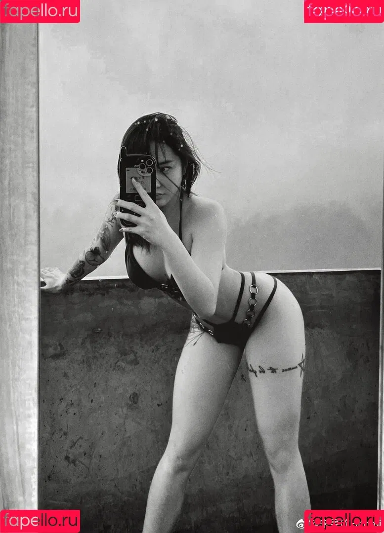 Hitomi Songyuxin / Lindsay78690789 / i_am_hitomi_1994 / songyuxinhitomi Onlyfans Photo Gallery 