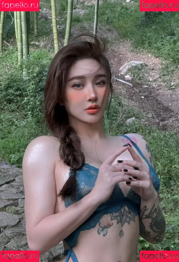 Hitomi Songyuxin / Lindsay78690789 / i_am_hitomi_1994 / songyuxinhitomi Onlyfans Photo Gallery 
