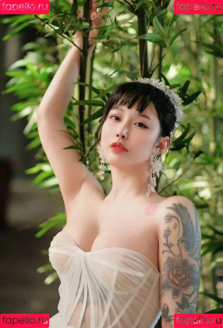 Hitomi Songyuxin / Lindsay78690789 / i_am_hitomi_1994 / songyuxinhitomi Onlyfans Photo Gallery 