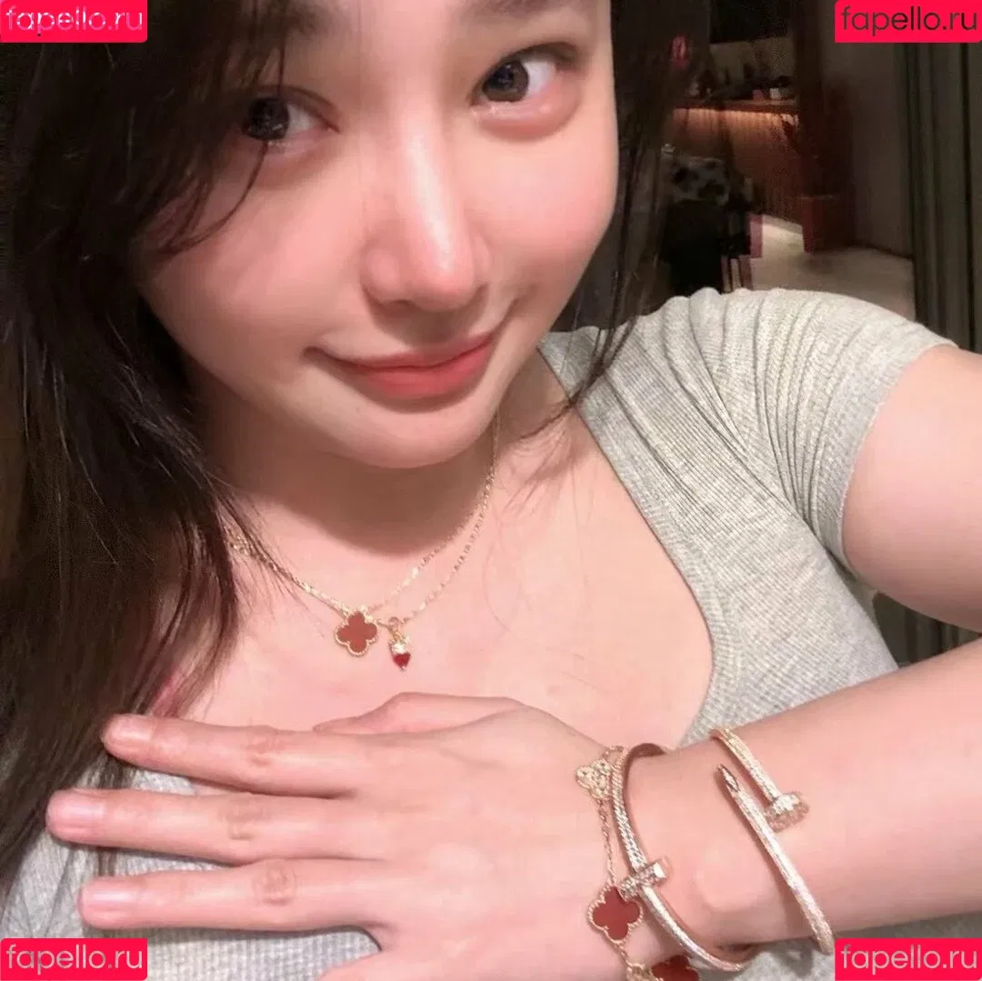 Hitomi Songyuxin / Lindsay78690789 / i_am_hitomi_1994 / songyuxinhitomi Onlyfans Photo Gallery 