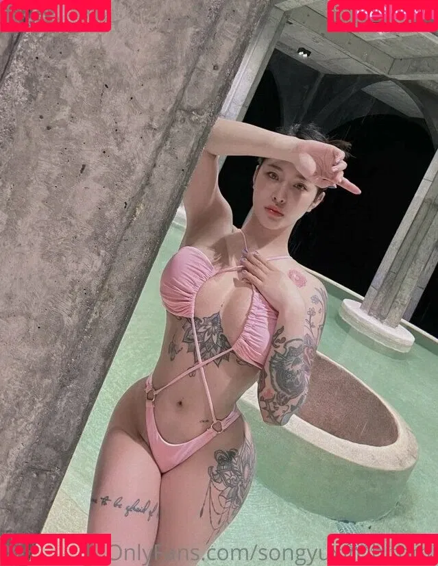 Hitomi Songyuxin / Lindsay78690789 / i_am_hitomi_1994 / songyuxinhitomi Onlyfans Photo Gallery 