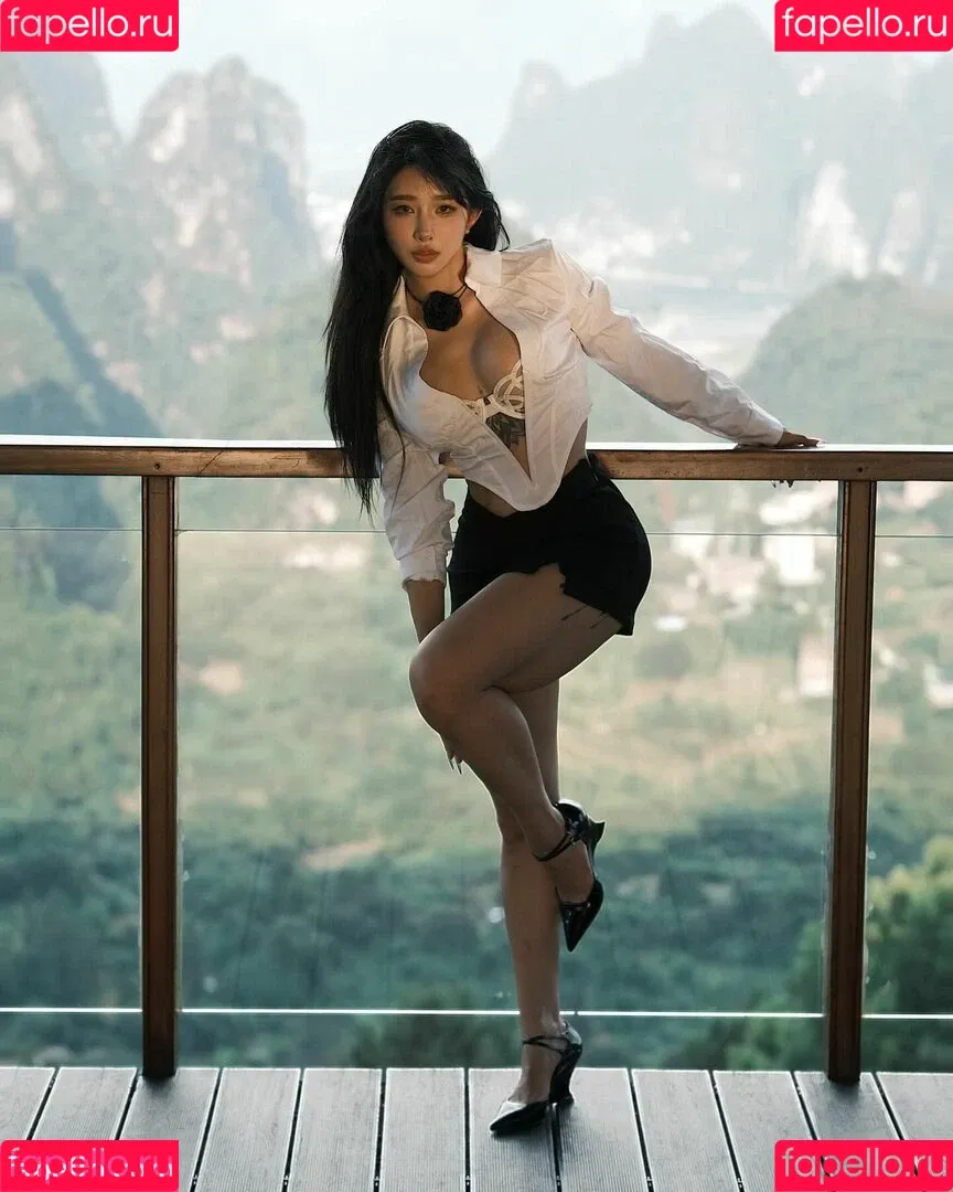 Hitomi Songyuxin / Lindsay78690789 / i_am_hitomi_1994 / songyuxinhitomi Onlyfans Photo Gallery 