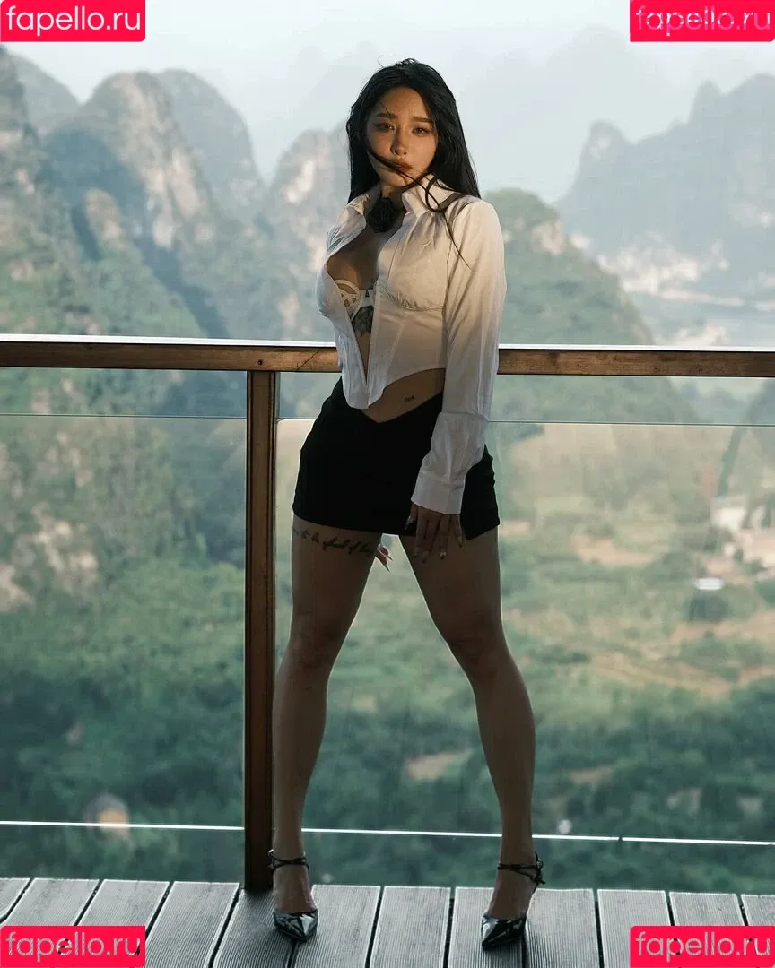 Hitomi Songyuxin / Lindsay78690789 / i_am_hitomi_1994 / songyuxinhitomi Onlyfans Photo Gallery 