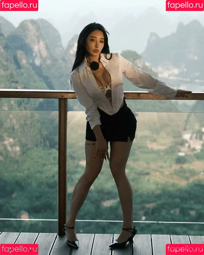 Hitomi Songyuxin / Lindsay78690789 / i_am_hitomi_1994 / songyuxinhitomi Onlyfans Photo Gallery 