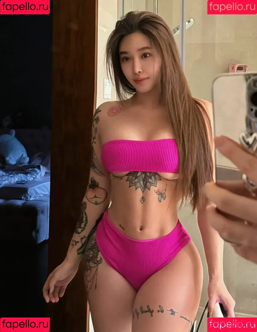 Hitomi Songyuxin / Lindsay78690789 / i_am_hitomi_1994 / songyuxinhitomi Onlyfans Photo Gallery 