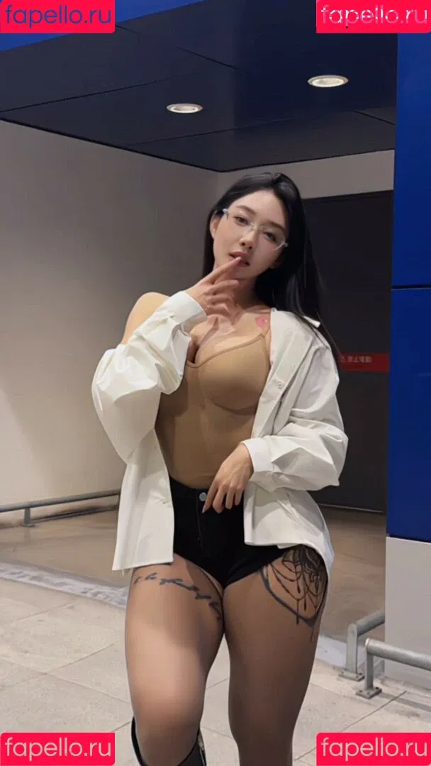 Hitomi Songyuxin / Lindsay78690789 / i_am_hitomi_1994 / songyuxinhitomi Onlyfans Photo Gallery 