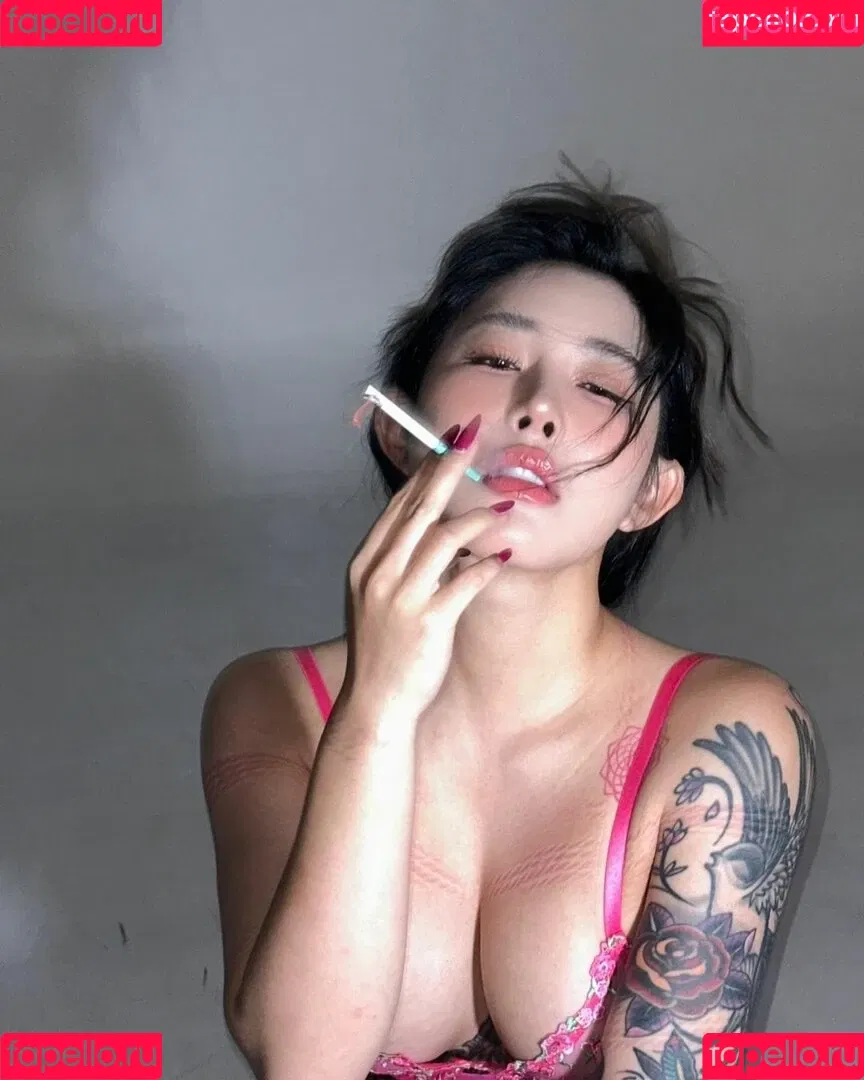 Hitomi Songyuxin / Lindsay78690789 / i_am_hitomi_1994 / songyuxinhitomi Onlyfans Photo Gallery 