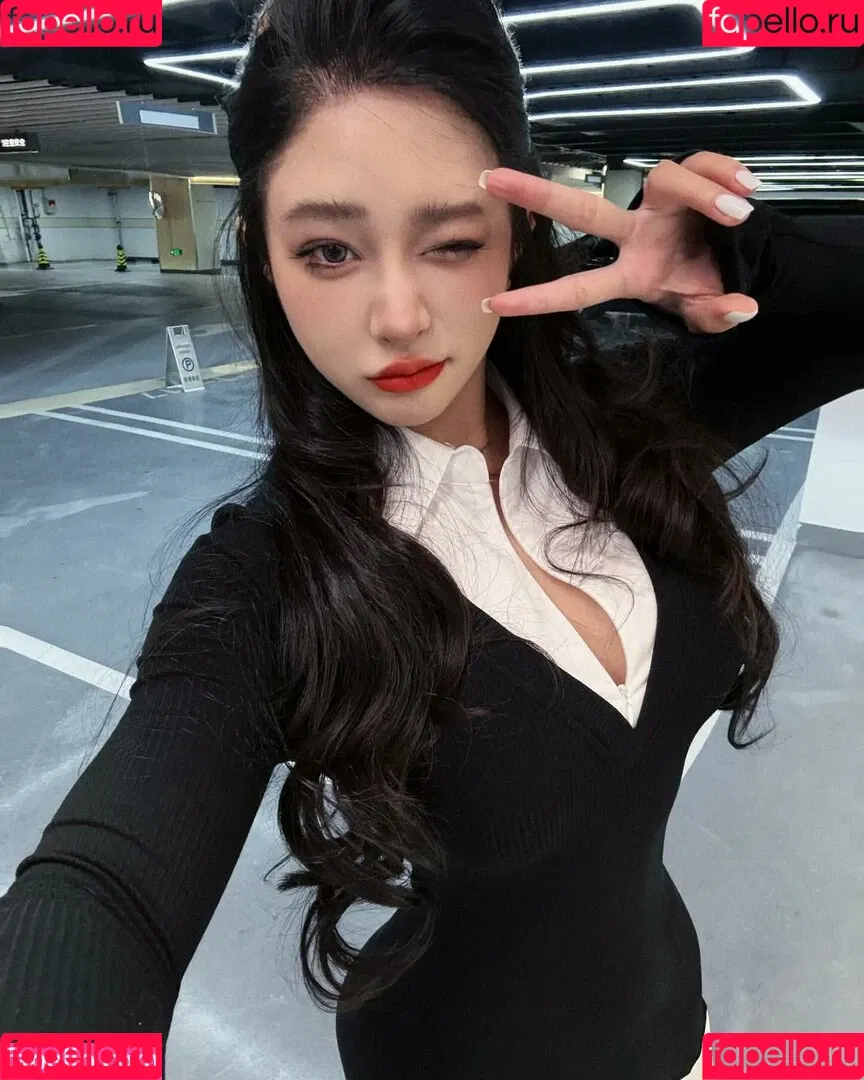 Hitomi Songyuxin / Lindsay78690789 / i_am_hitomi_1994 / songyuxinhitomi Onlyfans Photo Gallery 