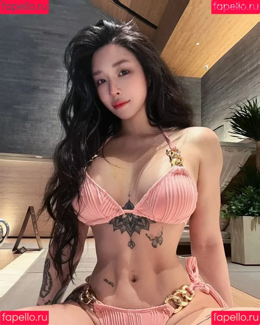 Hitomi Songyuxin / Lindsay78690789 / i_am_hitomi_1994 / songyuxinhitomi Onlyfans Photo Gallery 