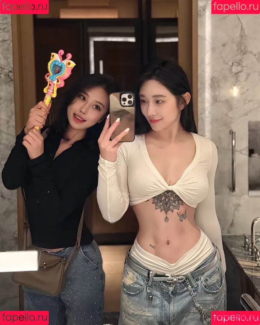 Hitomi Songyuxin / Lindsay78690789 / i_am_hitomi_1994 / songyuxinhitomi Onlyfans Photo Gallery 