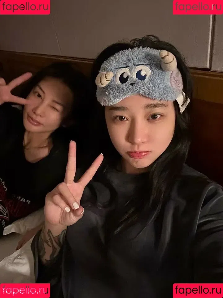 Hitomi Songyuxin / Lindsay78690789 / i_am_hitomi_1994 / songyuxinhitomi Onlyfans Photo Gallery 