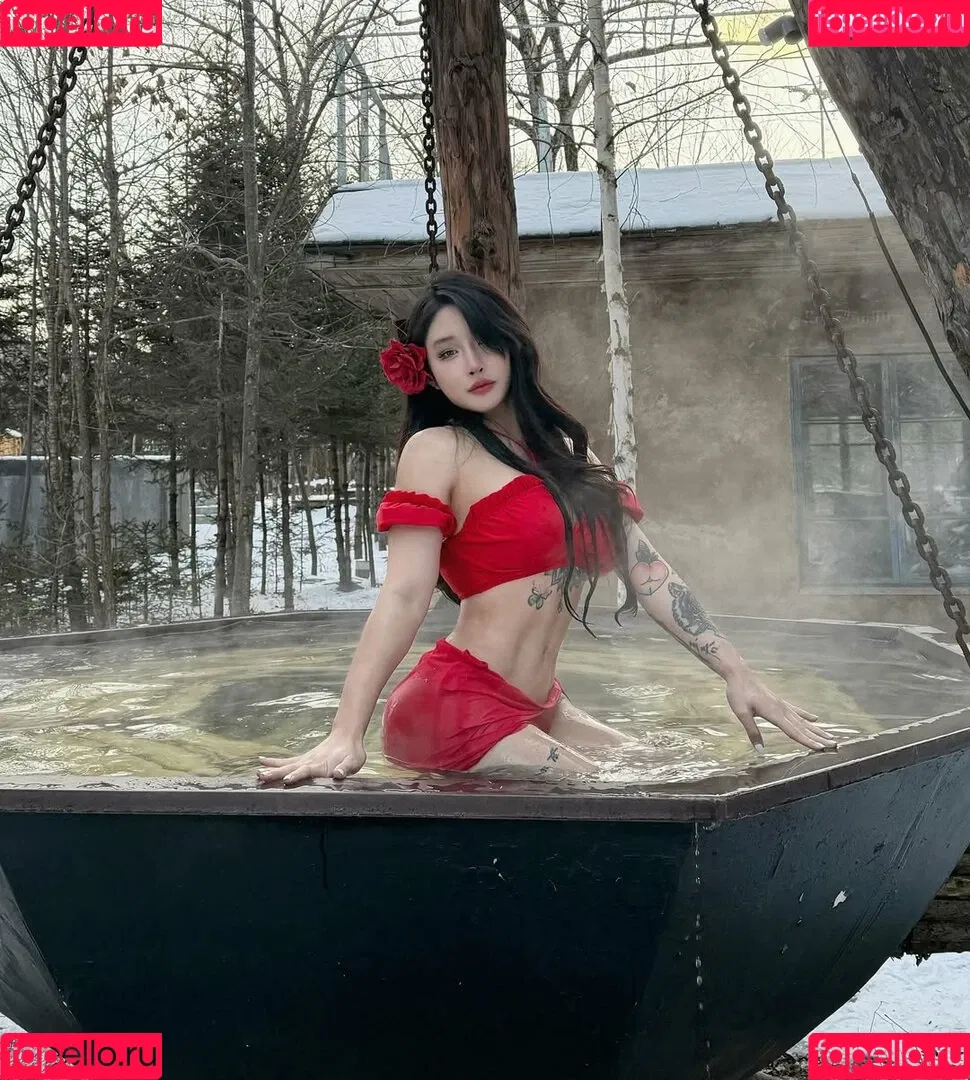 Hitomi Songyuxin / Lindsay78690789 / i_am_hitomi_1994 / songyuxinhitomi Onlyfans Photo Gallery 