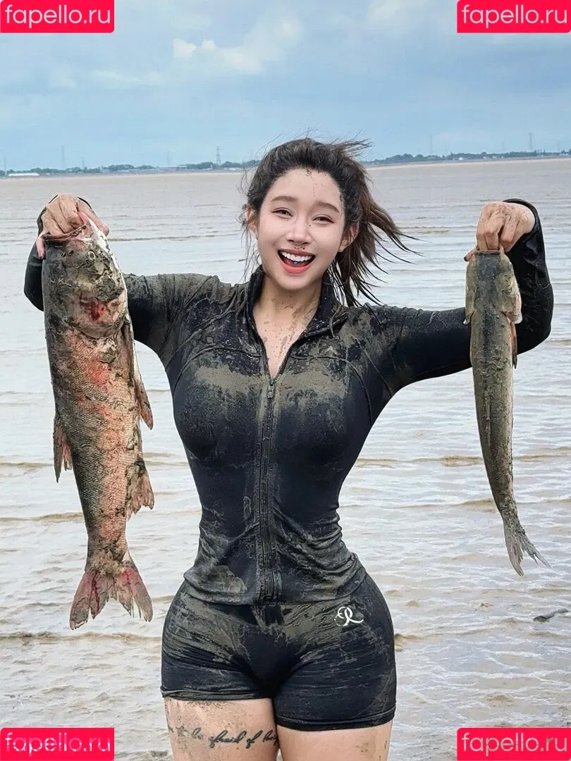 Hitomi Songyuxin / Lindsay78690789 / i_am_hitomi_1994 / songyuxinhitomi Onlyfans Photo Gallery 