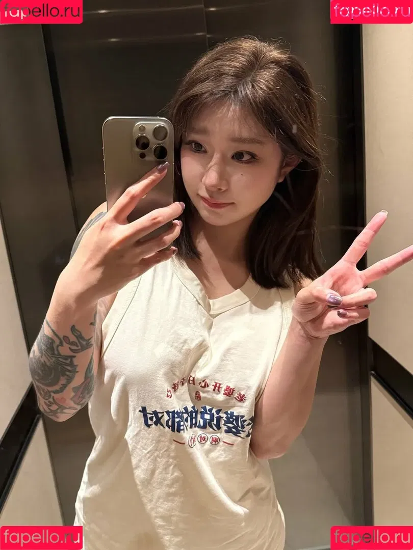 Hitomi Songyuxin / Lindsay78690789 / i_am_hitomi_1994 / songyuxinhitomi Onlyfans Photo Gallery 
