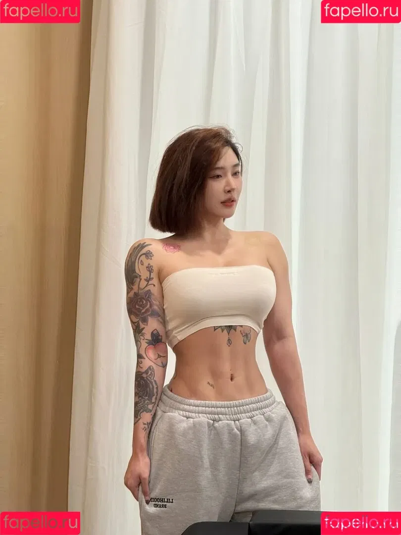 Hitomi Songyuxin / Lindsay78690789 / i_am_hitomi_1994 / songyuxinhitomi Onlyfans Photo Gallery 