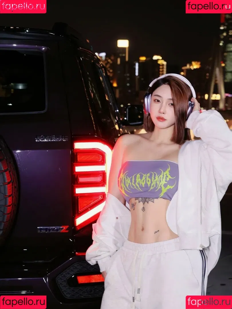 Hitomi Songyuxin / Lindsay78690789 / i_am_hitomi_1994 / songyuxinhitomi Onlyfans Photo Gallery 