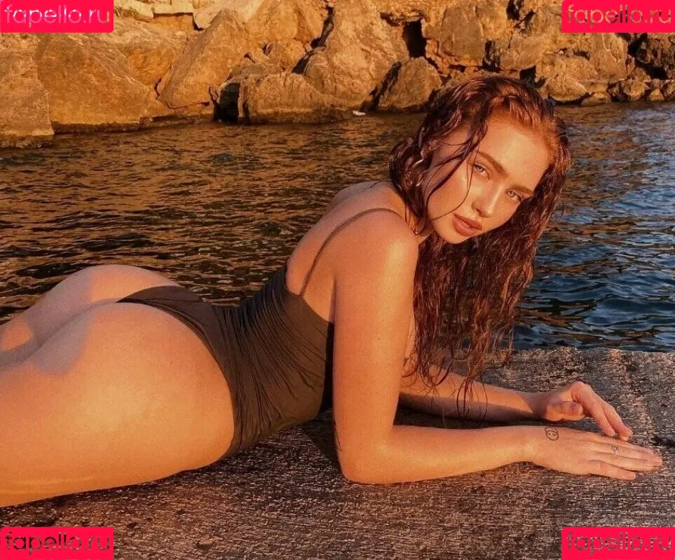 Renata Ri / Renatarii / renata_ri / renatarrii Onlyfans Photo Gallery 
