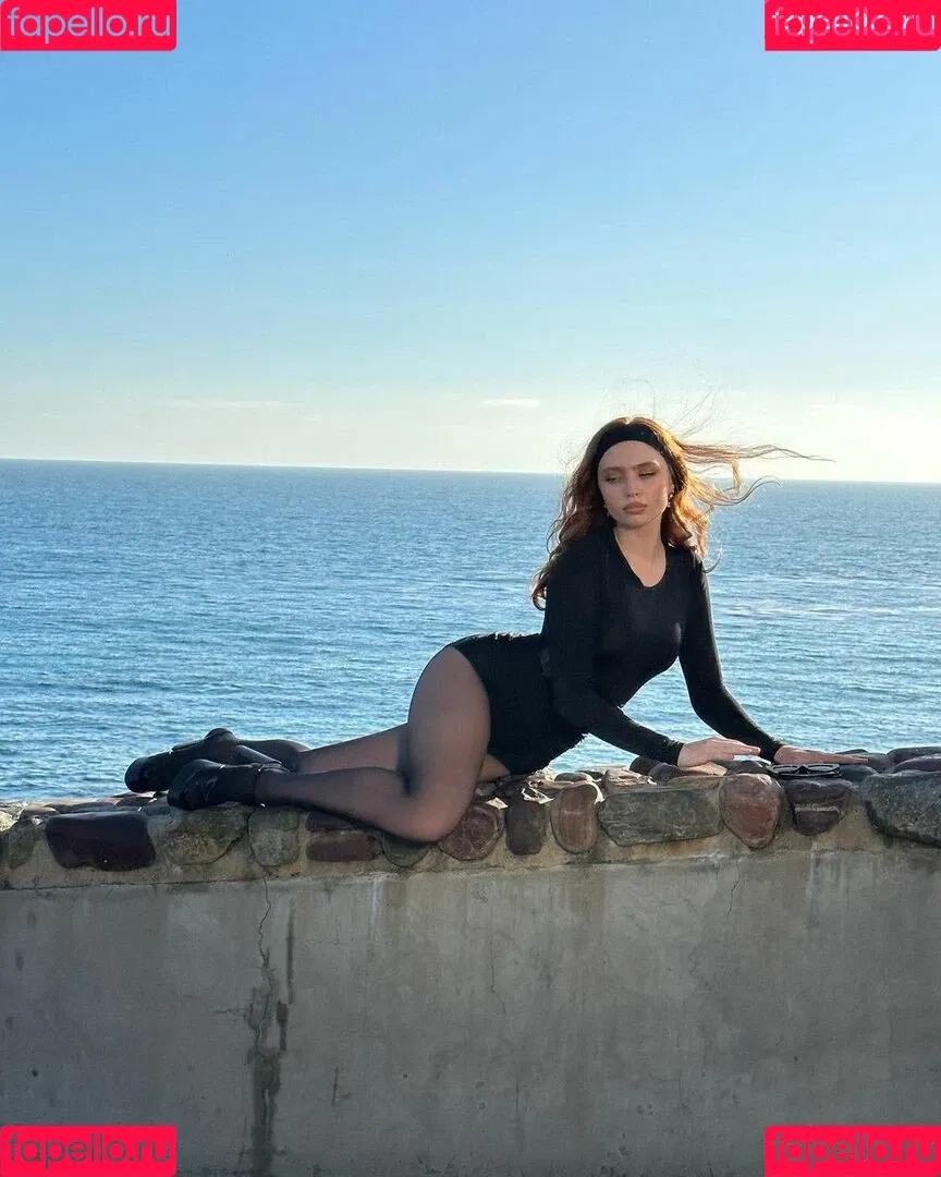 Renata Ri / Renatarii / renata_ri / renatarrii Onlyfans Photo Gallery 