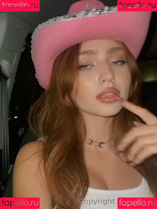 Renata Ri / Renatarii / renata_ri / renatarrii Onlyfans Photo Gallery 