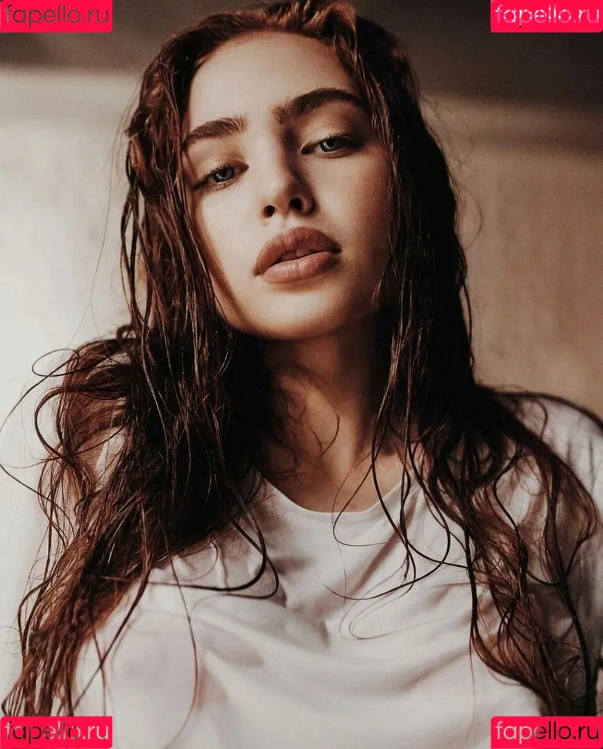 Renata Ri / Renatarii / renata_ri / renatarrii Onlyfans Photo Gallery 