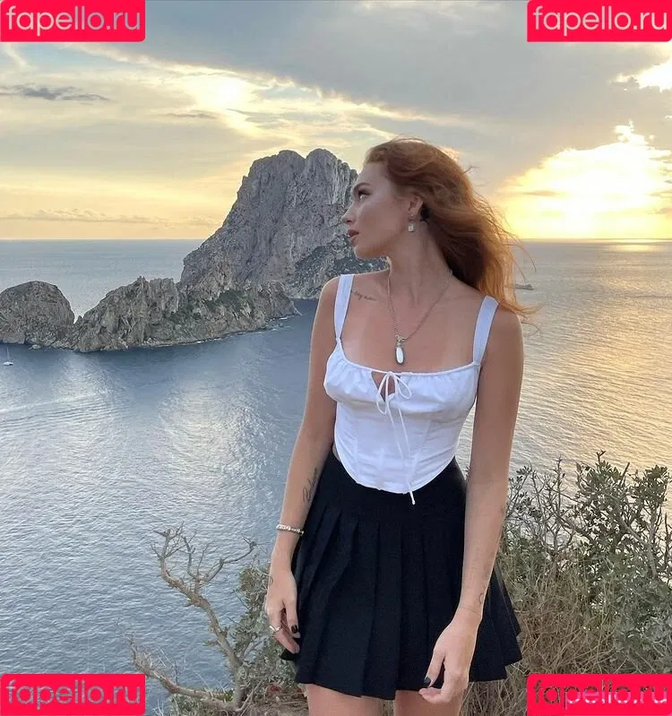 Renata Ri / Renatarii / renata_ri / renatarrii Onlyfans Photo Gallery 