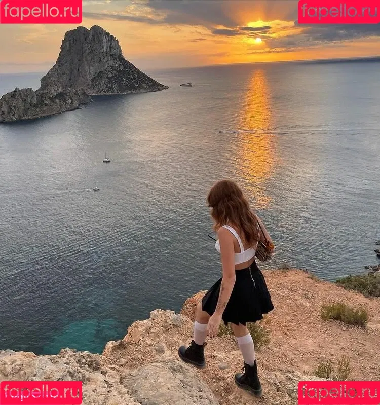 Renata Ri / Renatarii / renata_ri / renatarrii Onlyfans Photo Gallery 