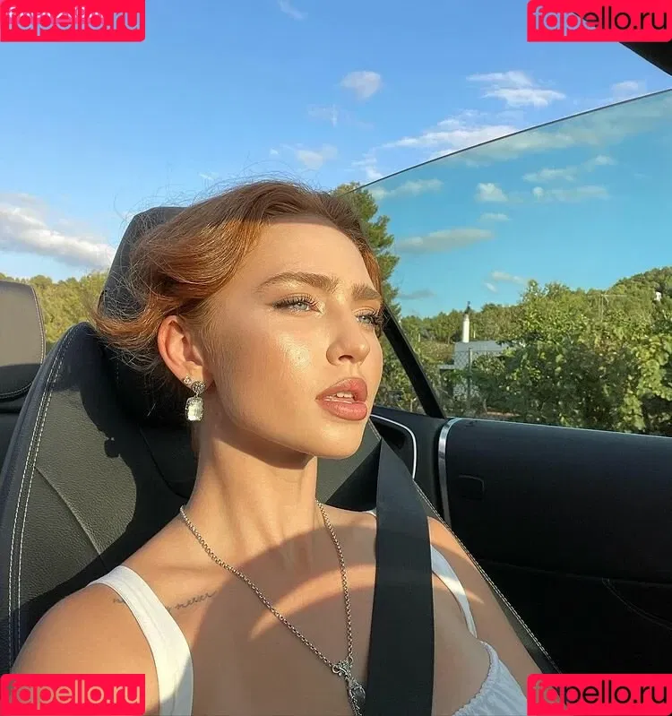 Renata Ri / Renatarii / renata_ri / renatarrii Onlyfans Photo Gallery 