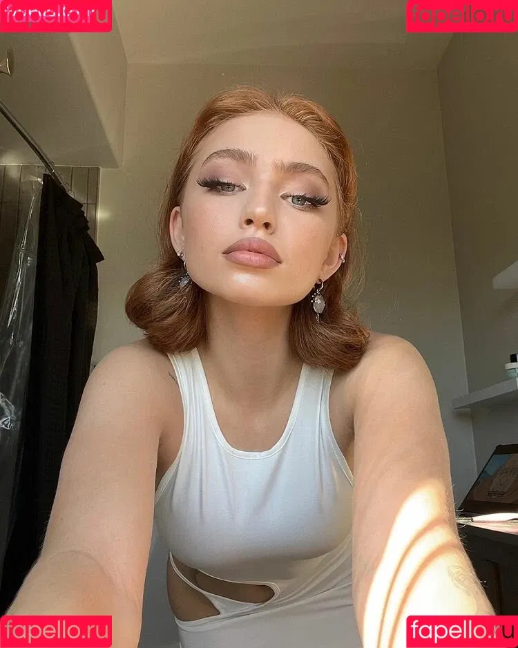 Renata Ri / Renatarii / renata_ri / renatarrii Onlyfans Photo Gallery 