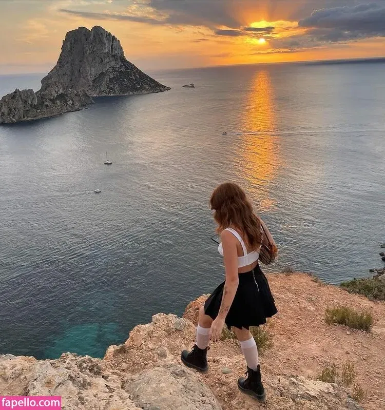 Renata Ri / Renatarii / renata_ri / renatarrii Onlyfans Photo Gallery 