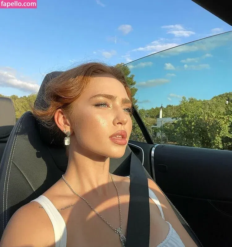 Renata Ri / Renatarii / renata_ri / renatarrii Onlyfans Photo Gallery 